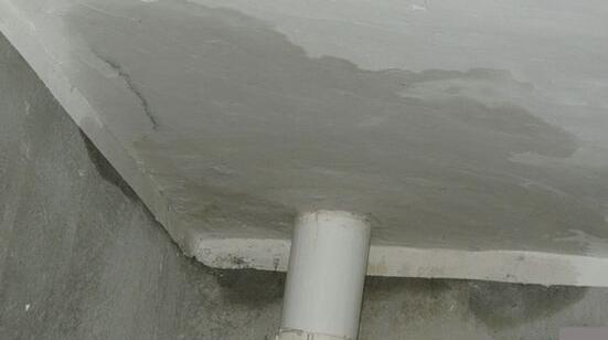 墻面滲水有什么辦法修復(fù)？屋頂防水施工的時(shí)候這些要留意
